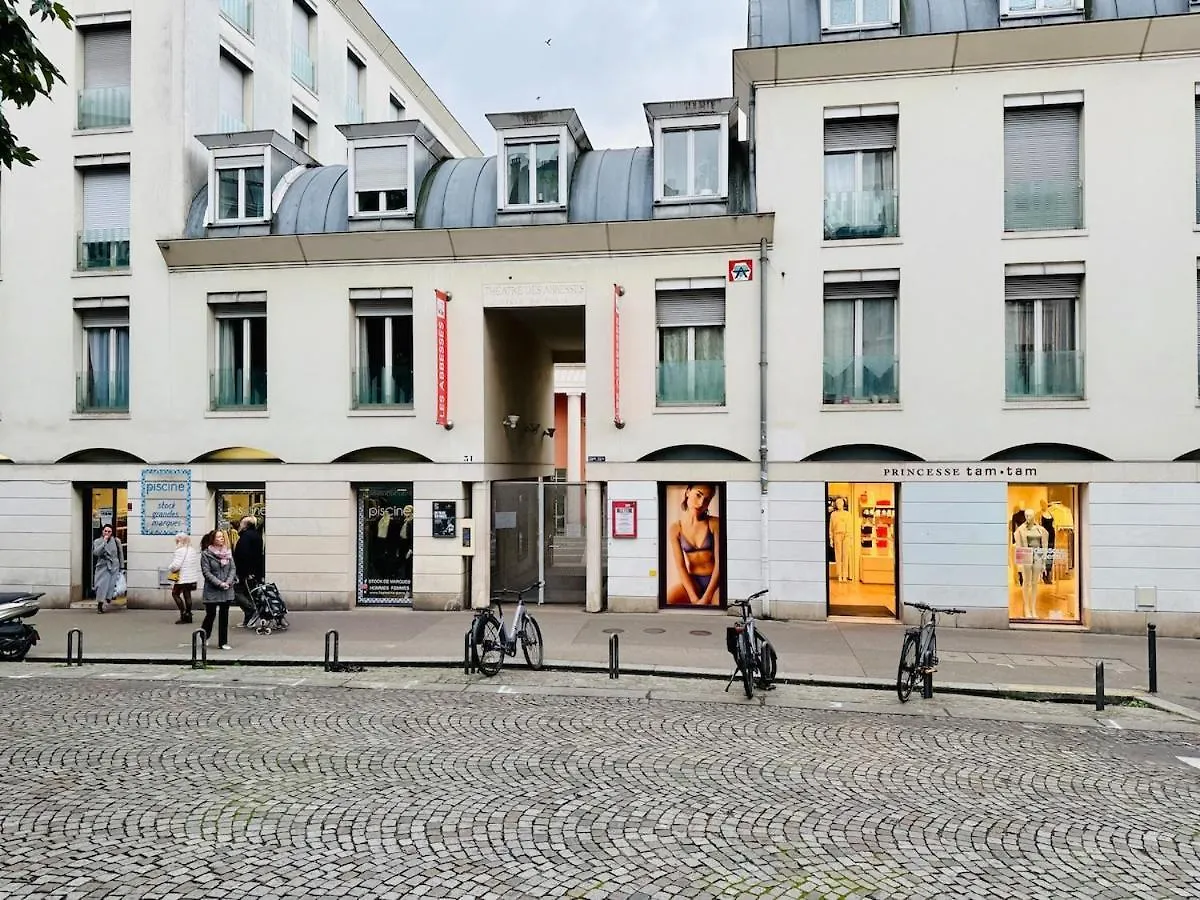 Charmant Cocon Au Coeur De Montmartre Párizs 0*,  Franciaország