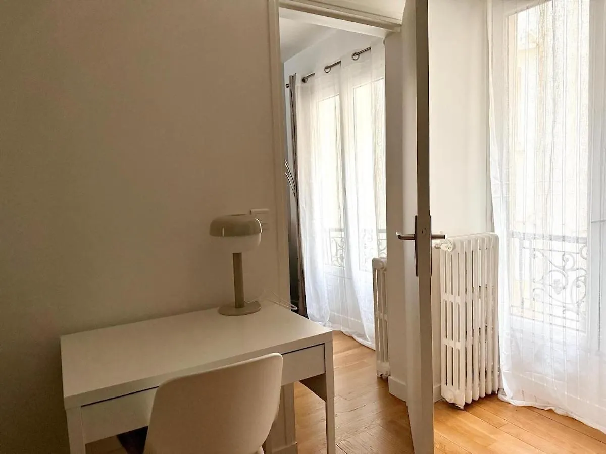 Homestay szállás Charmant Cocon Au Coeur De Montmartre Párizs